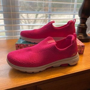 Sketchers hot pink shoes size 8